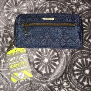 Travelon RFID protecting wallet
